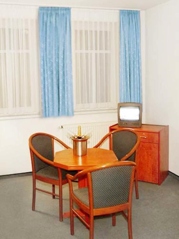 Pension Mesogios Bad Doberan Rom bilde